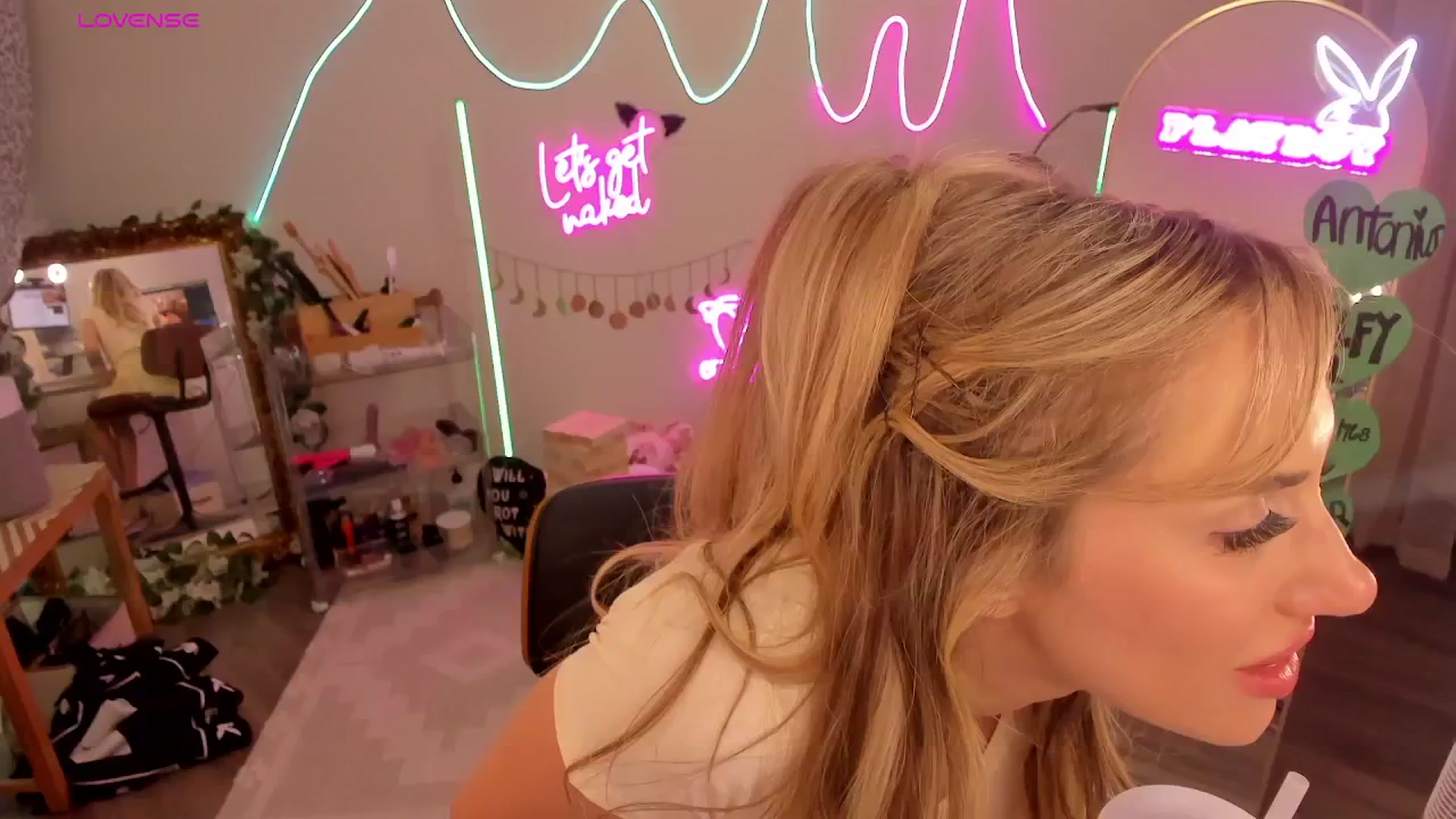 LillieQ video thumbnail
