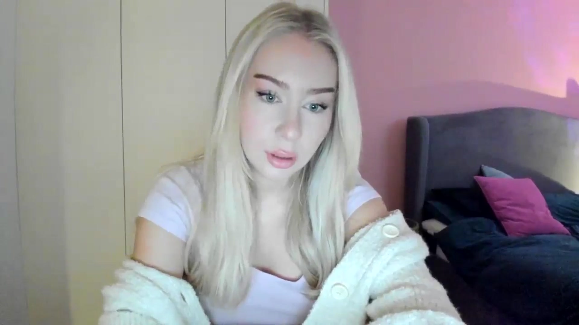 PetiteAvax video thumbnail