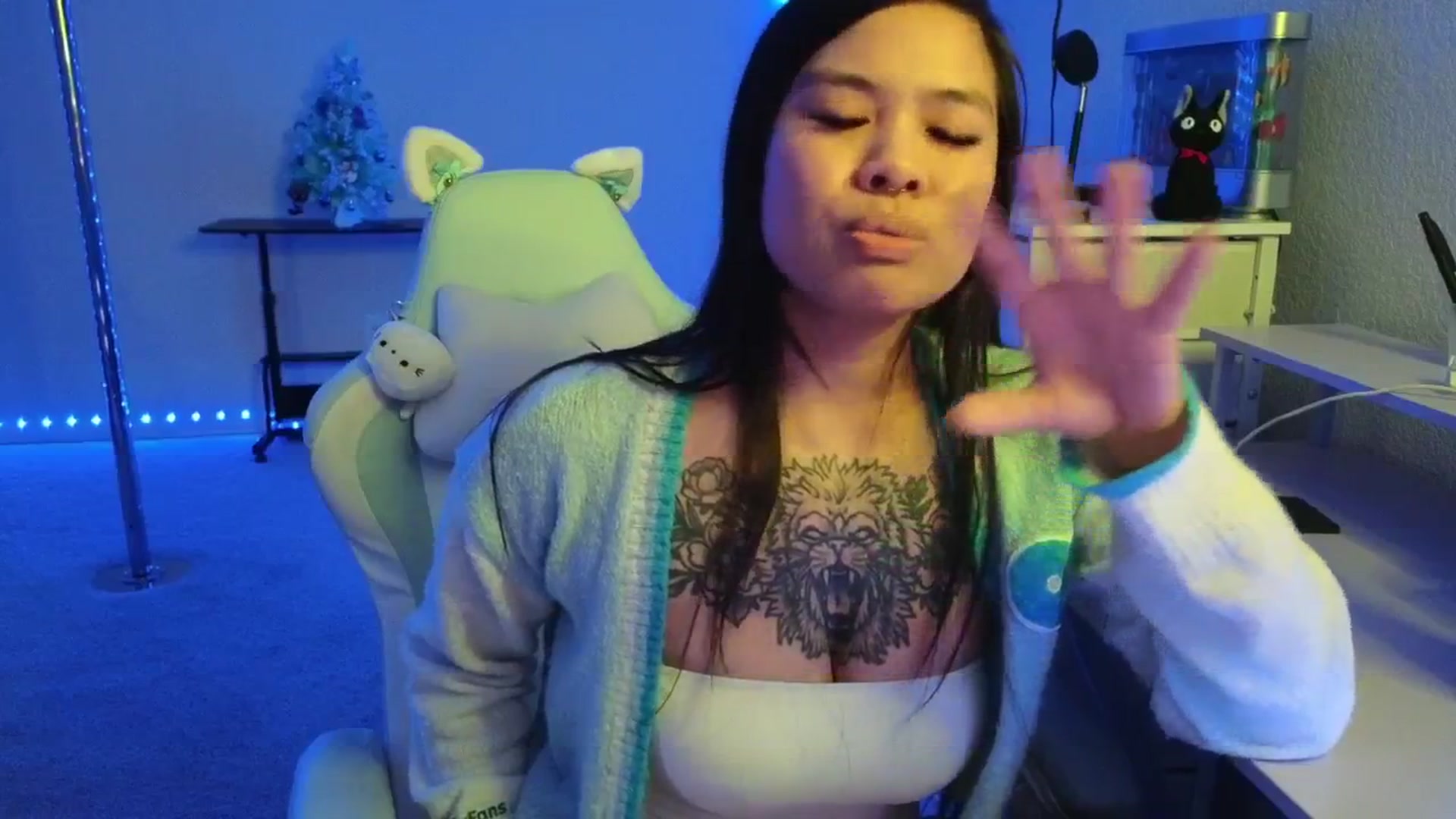 dolllface video thumbnail