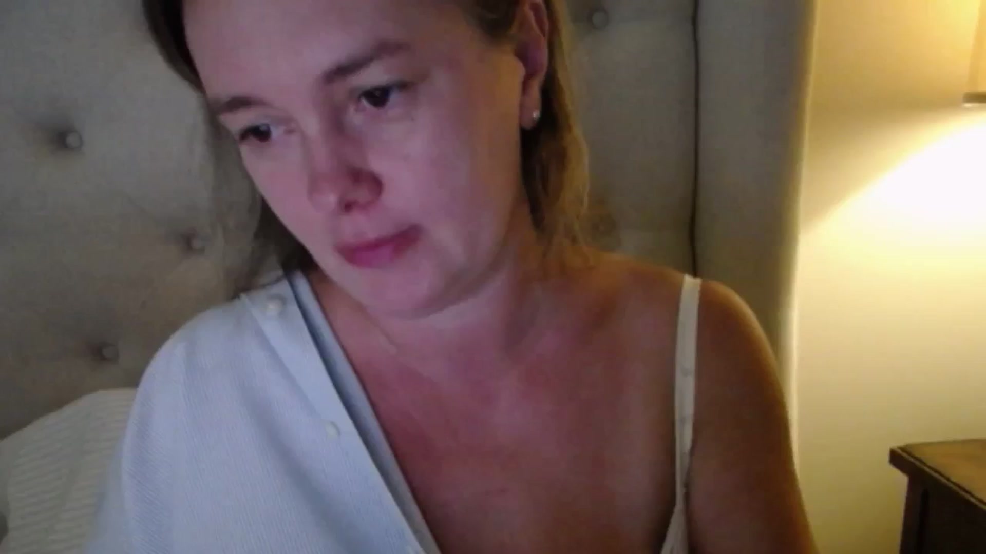 J0llye video thumbnail