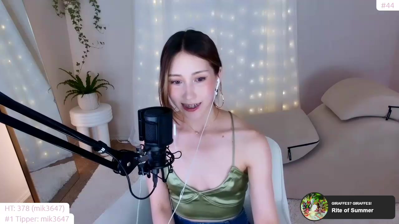 lea_amano video thumbnail