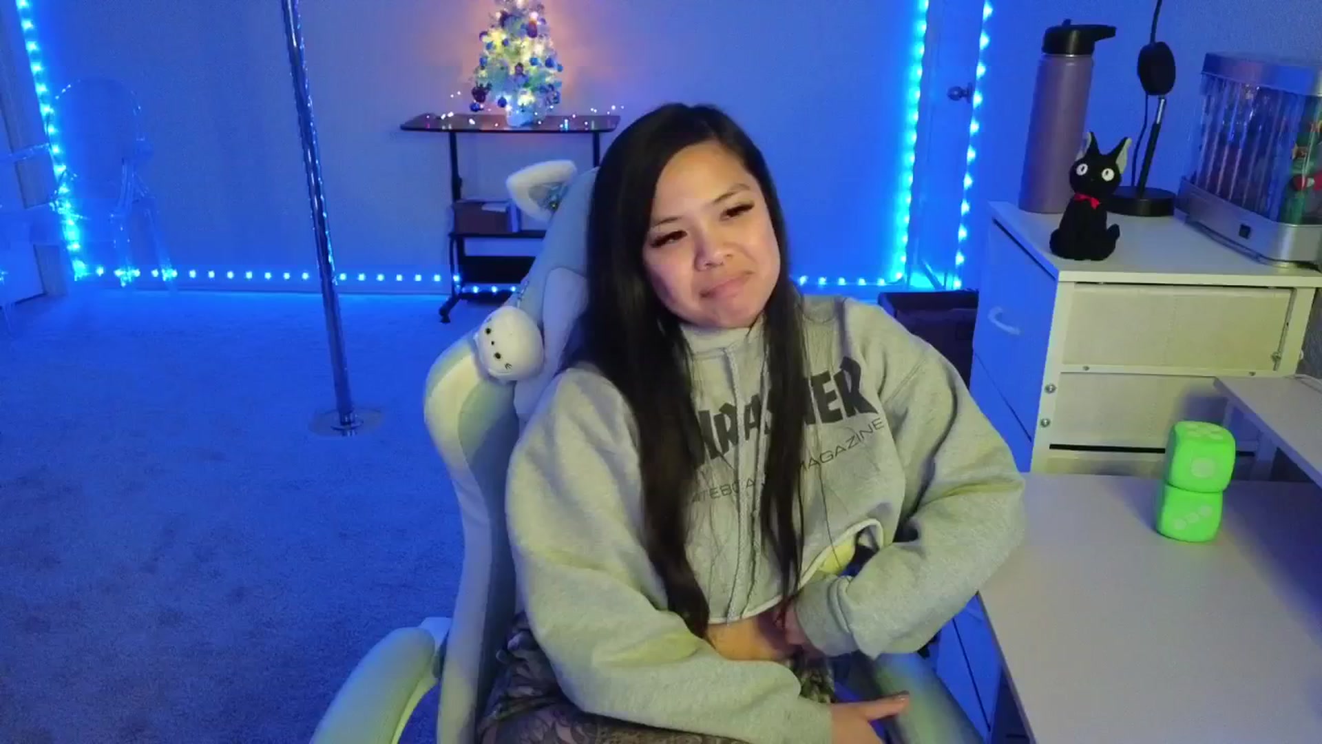 dolllface video thumbnail