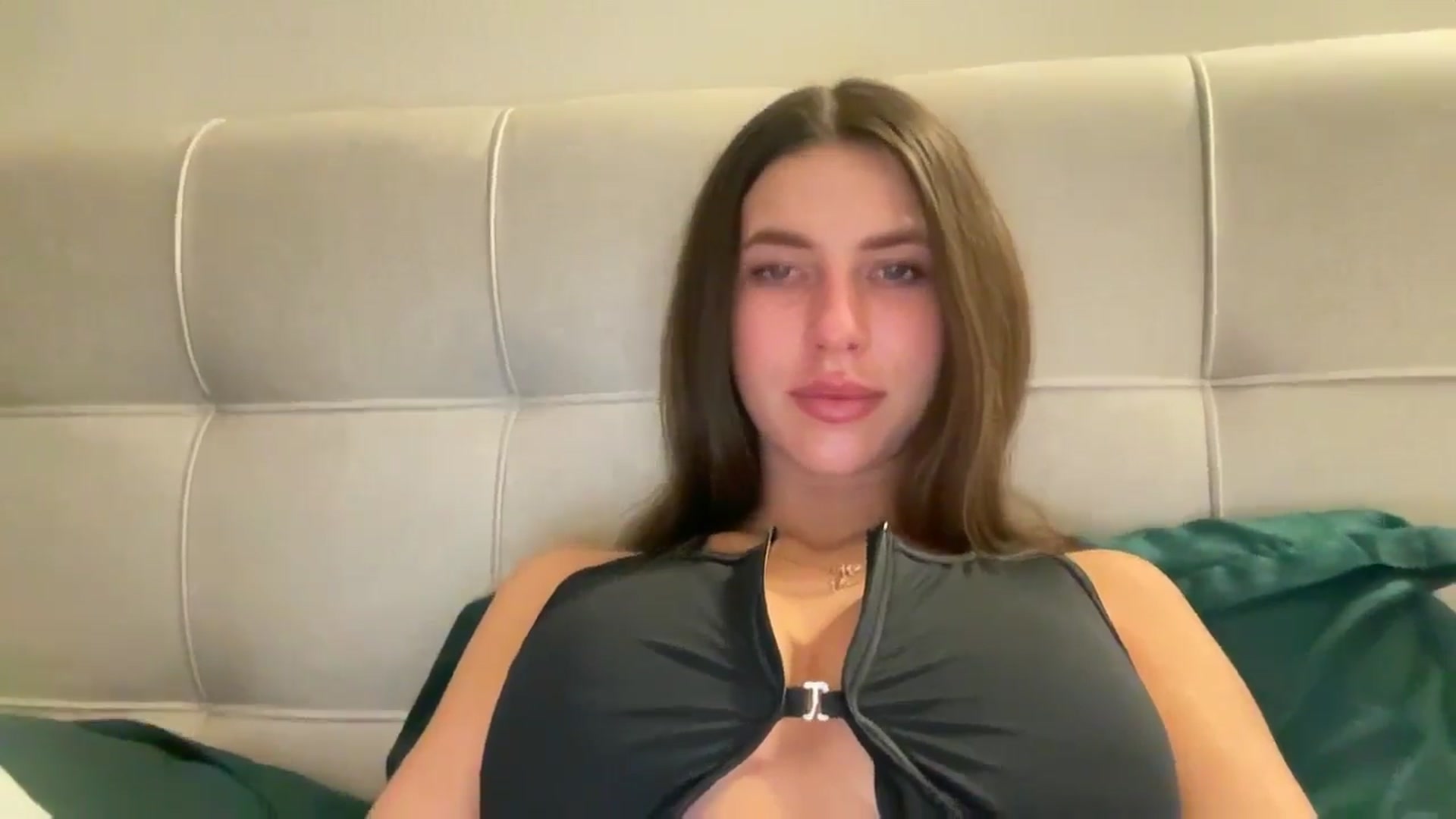 kissfreeze video thumbnail