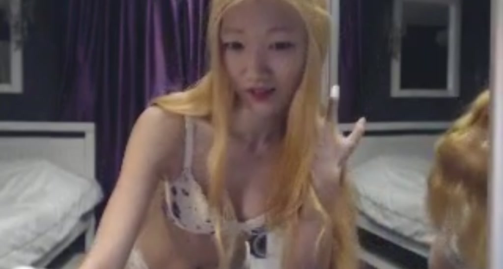 FoxyHyuna video thumbnail