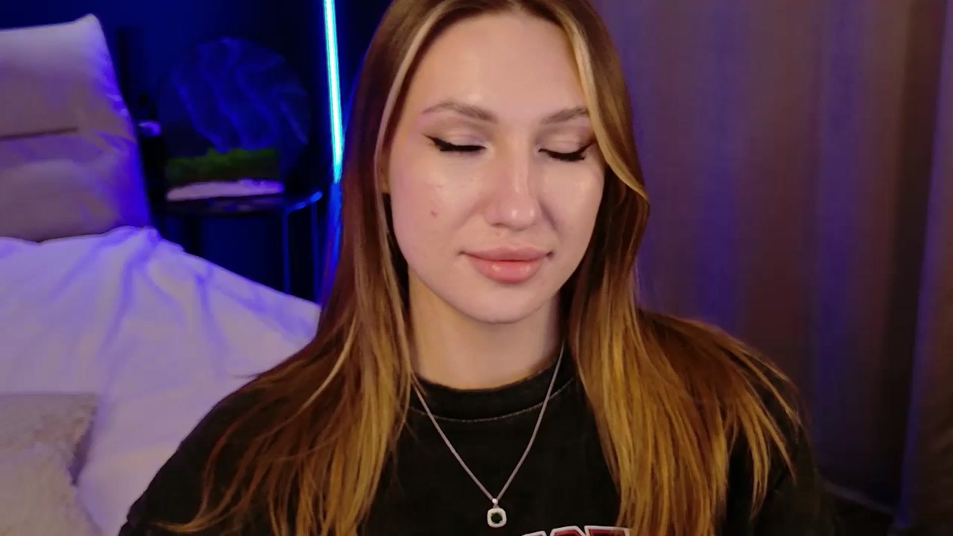 LovelyGin video thumbnail