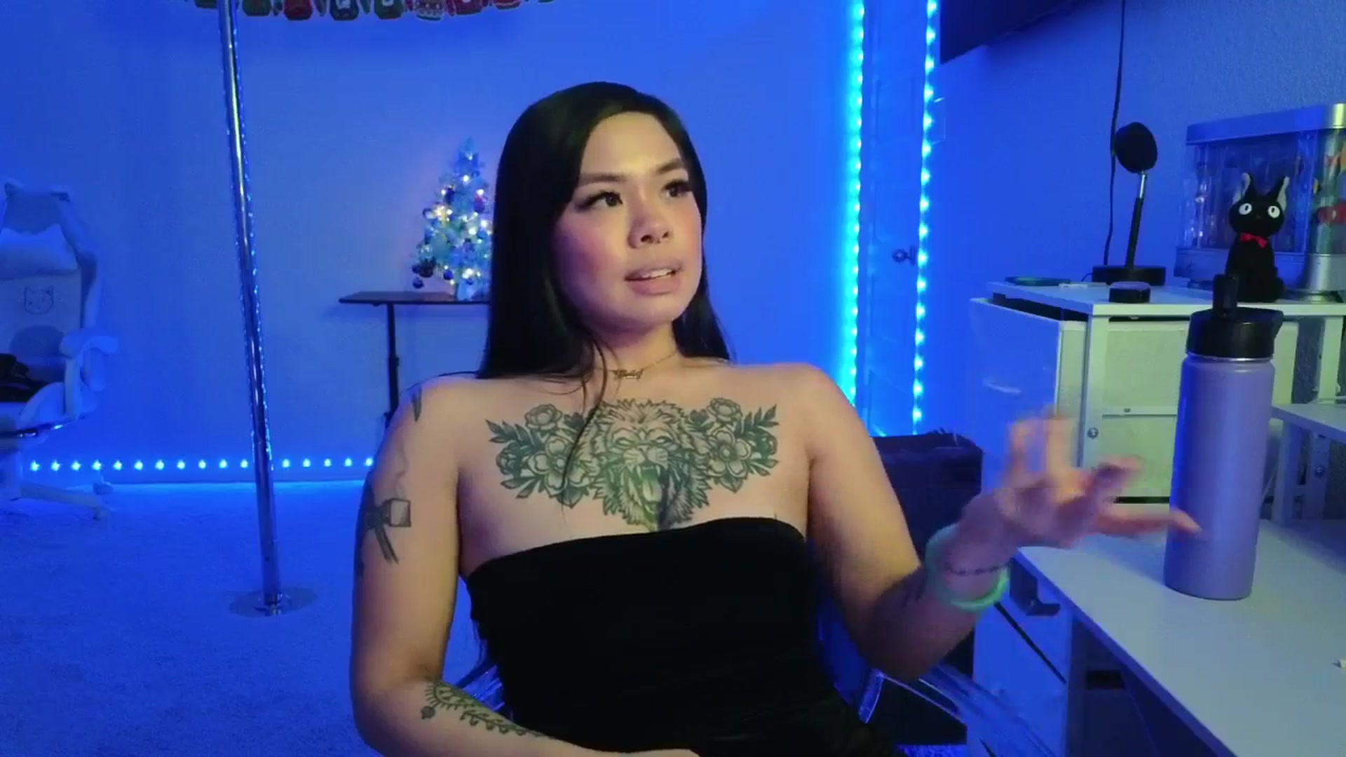 dolllface video thumbnail
