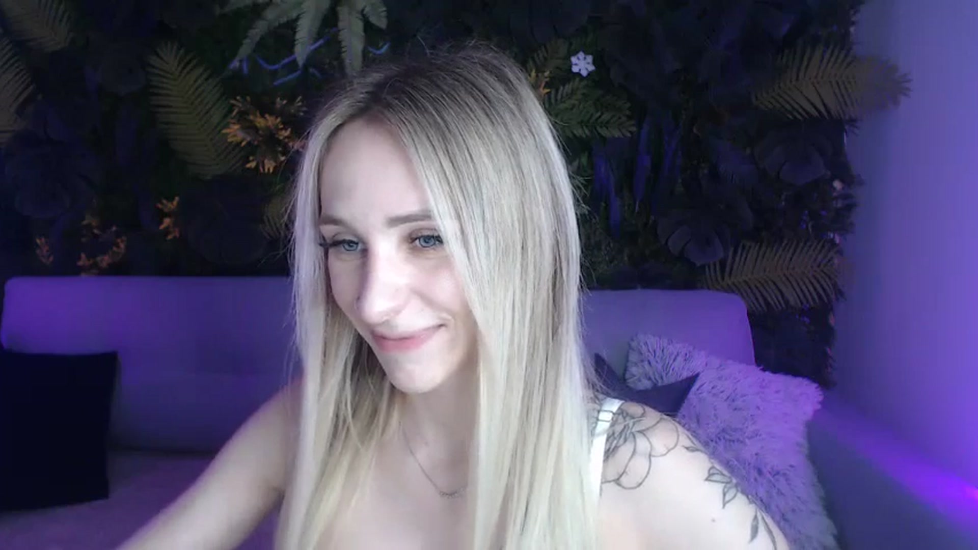 Horny_Blond video thumbnail