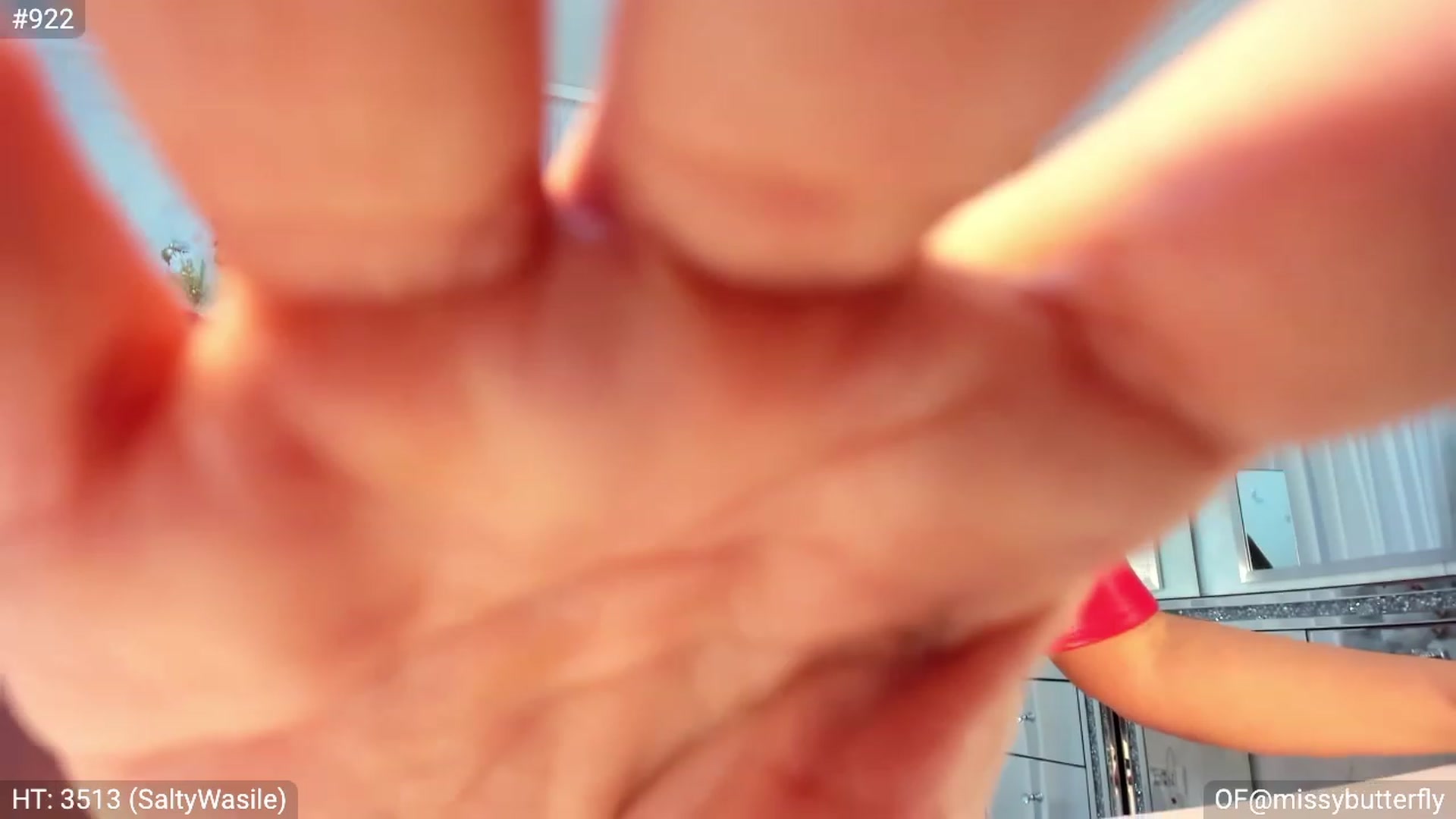 MissButterfly video thumbnail