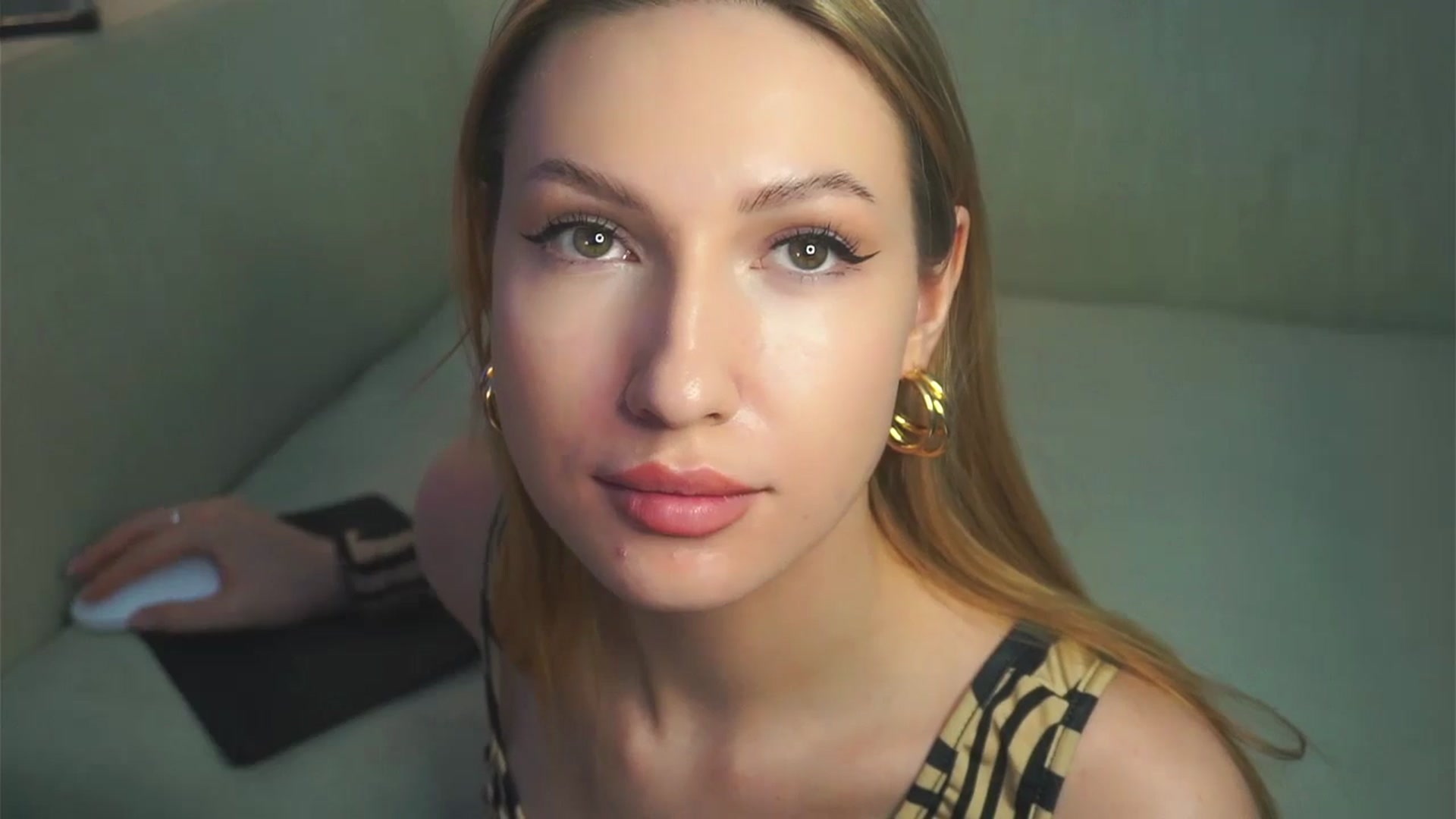 LovelyGin video thumbnail
