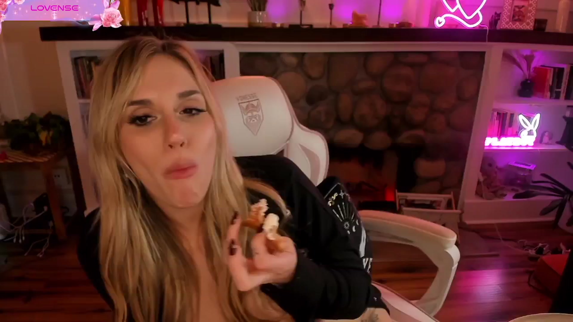 LillieQ video thumbnail