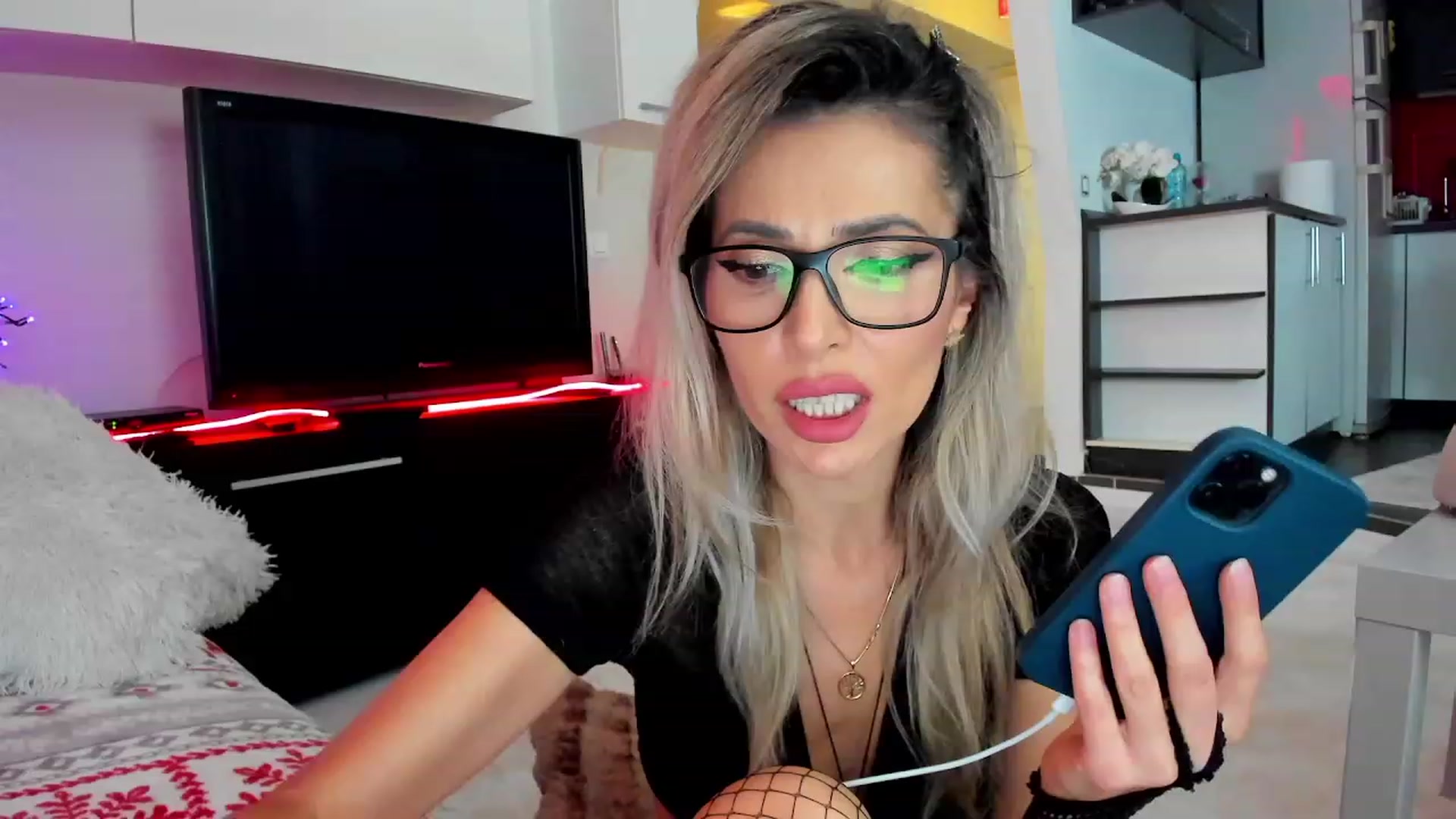 SmileyTinaa video thumbnail