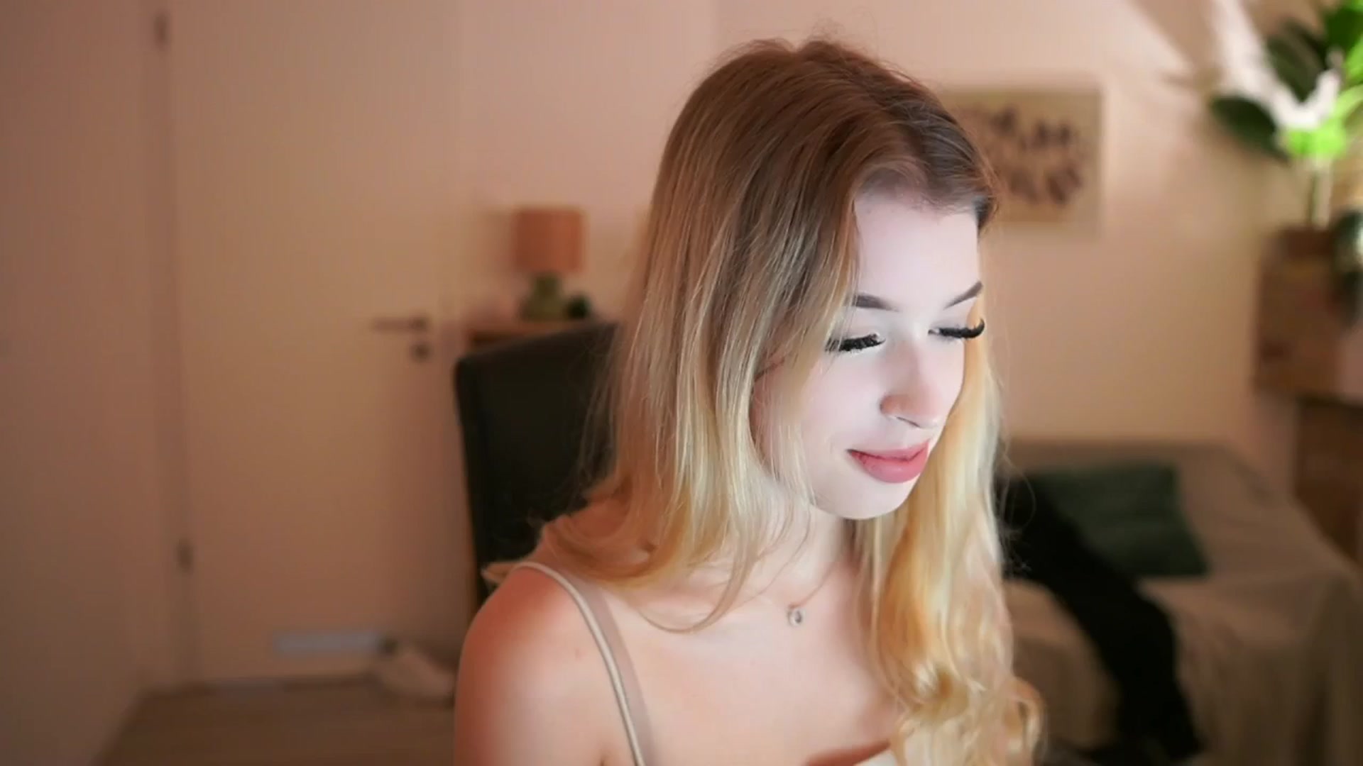 Peachyliana video thumbnail