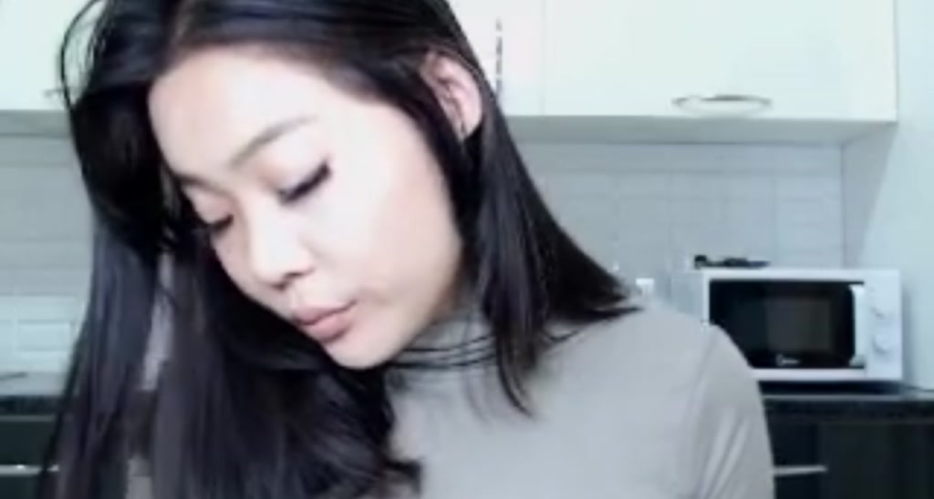 LeenaQ video thumbnail