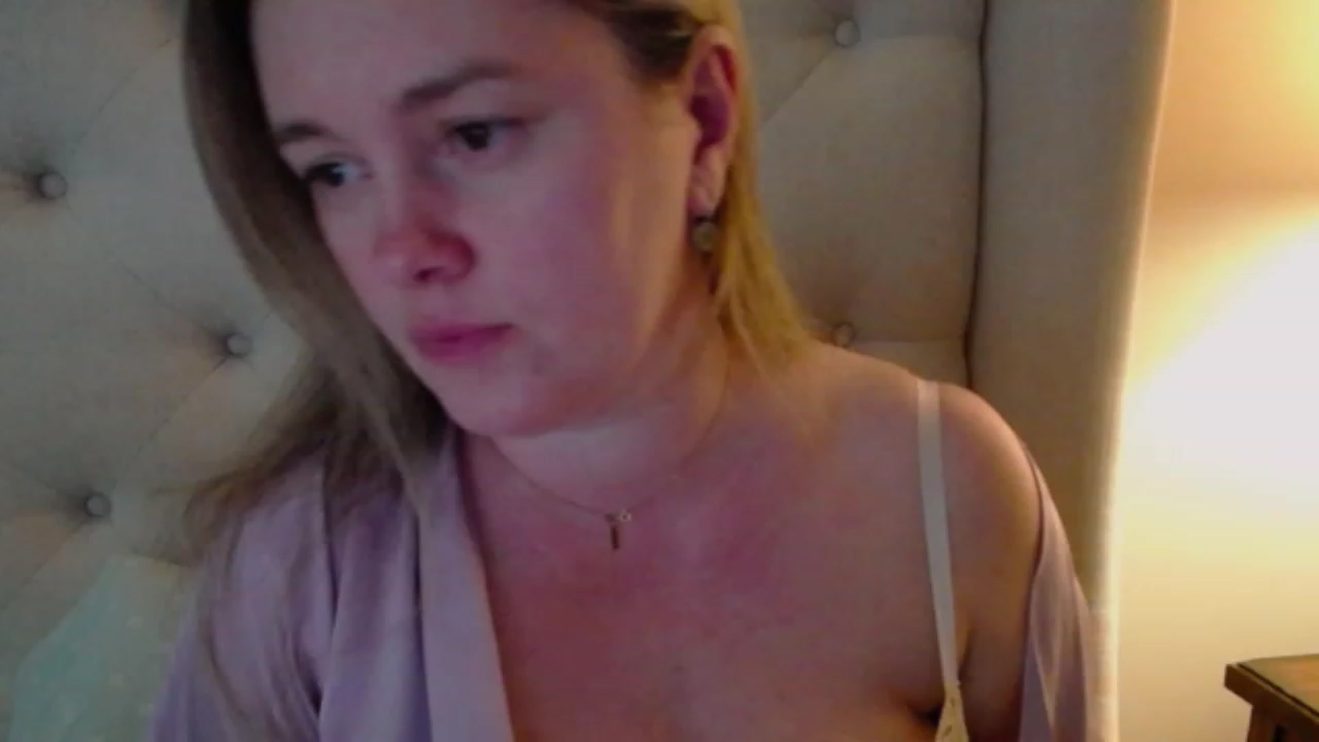J0llye video thumbnail