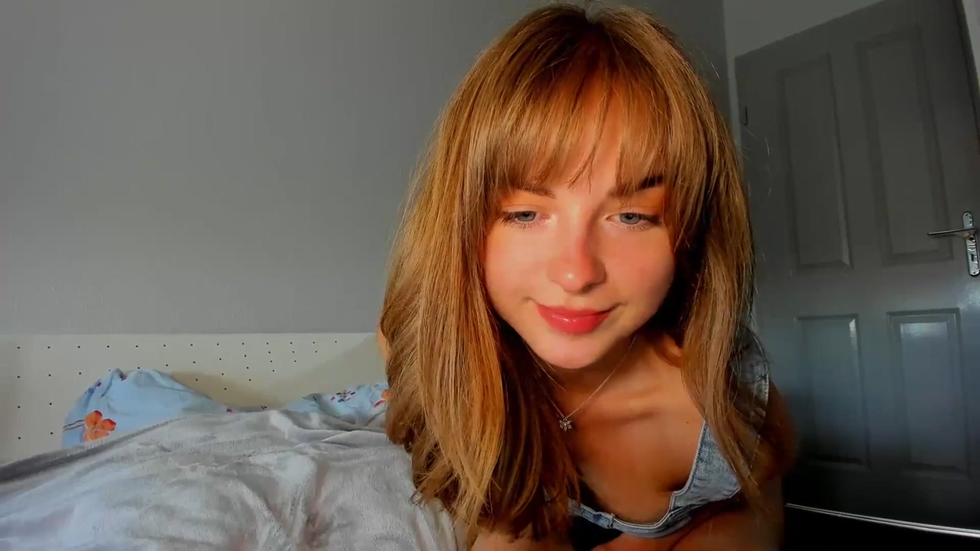 Aliannaa video thumbnail