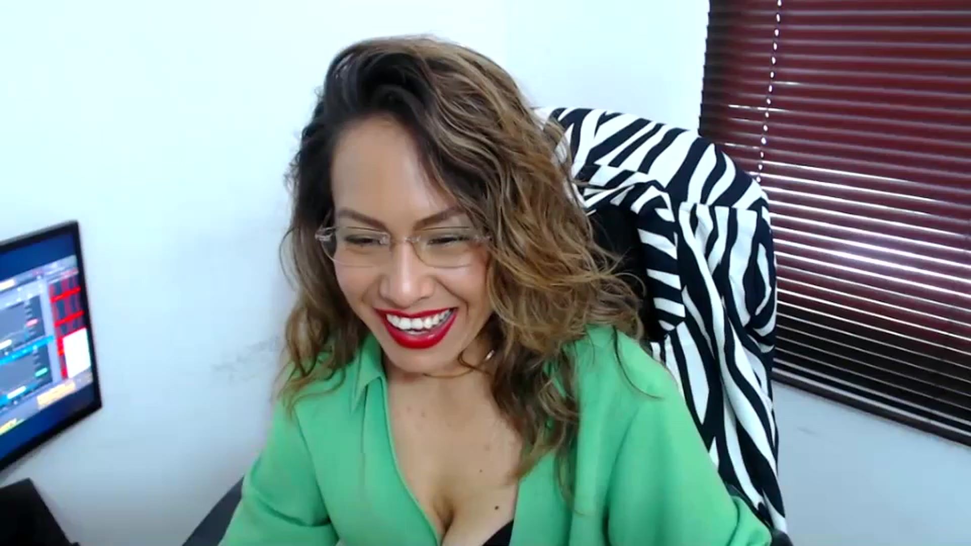 office_secret video thumbnail