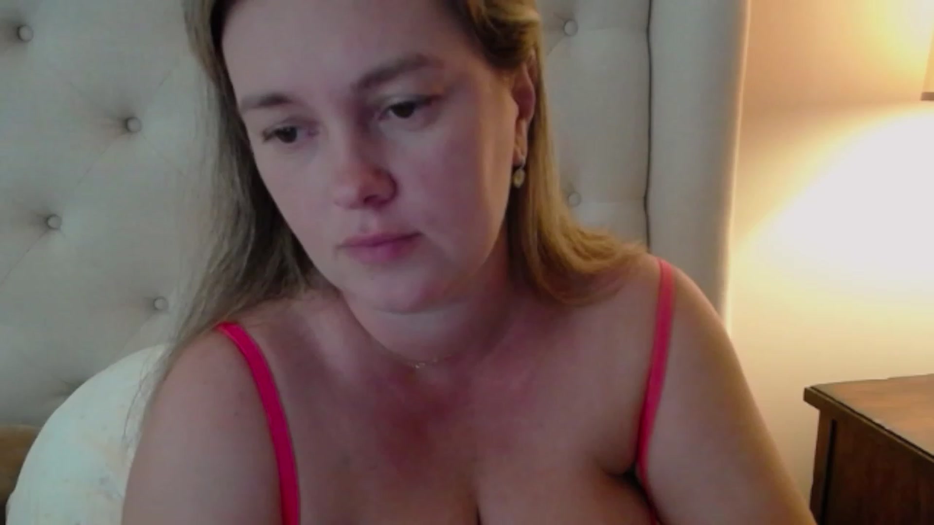 J0llye video thumbnail