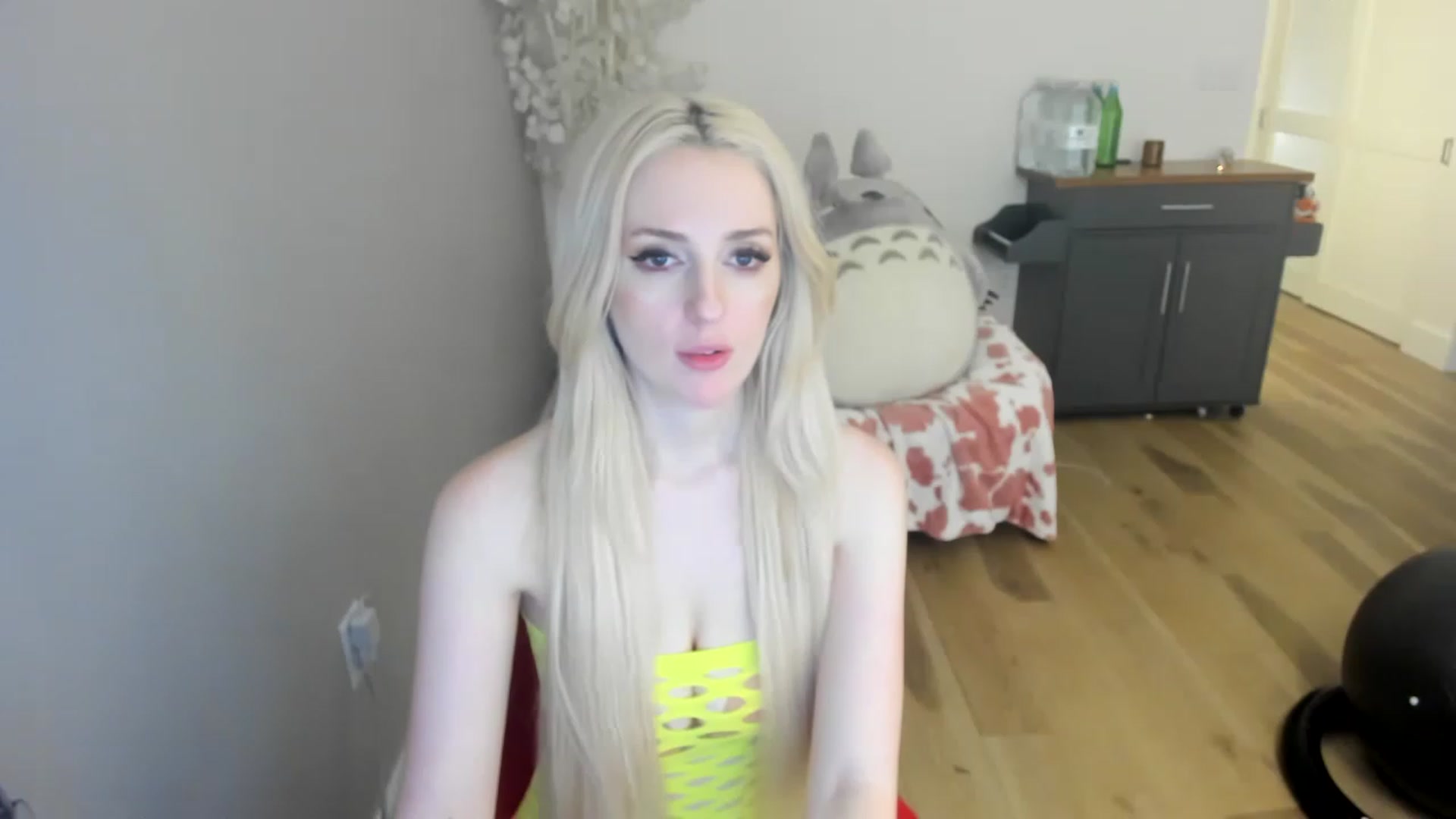 DommeMilk video thumbnail