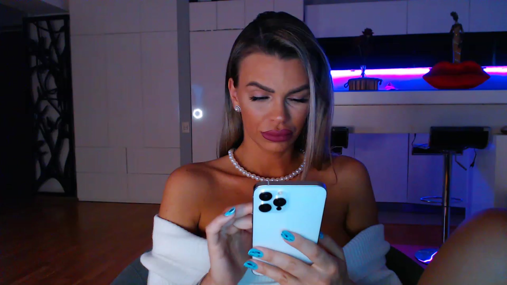 D_y_y video thumbnail