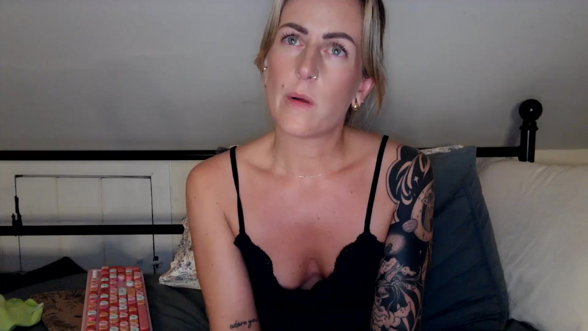 Lena_bee video thumbnail