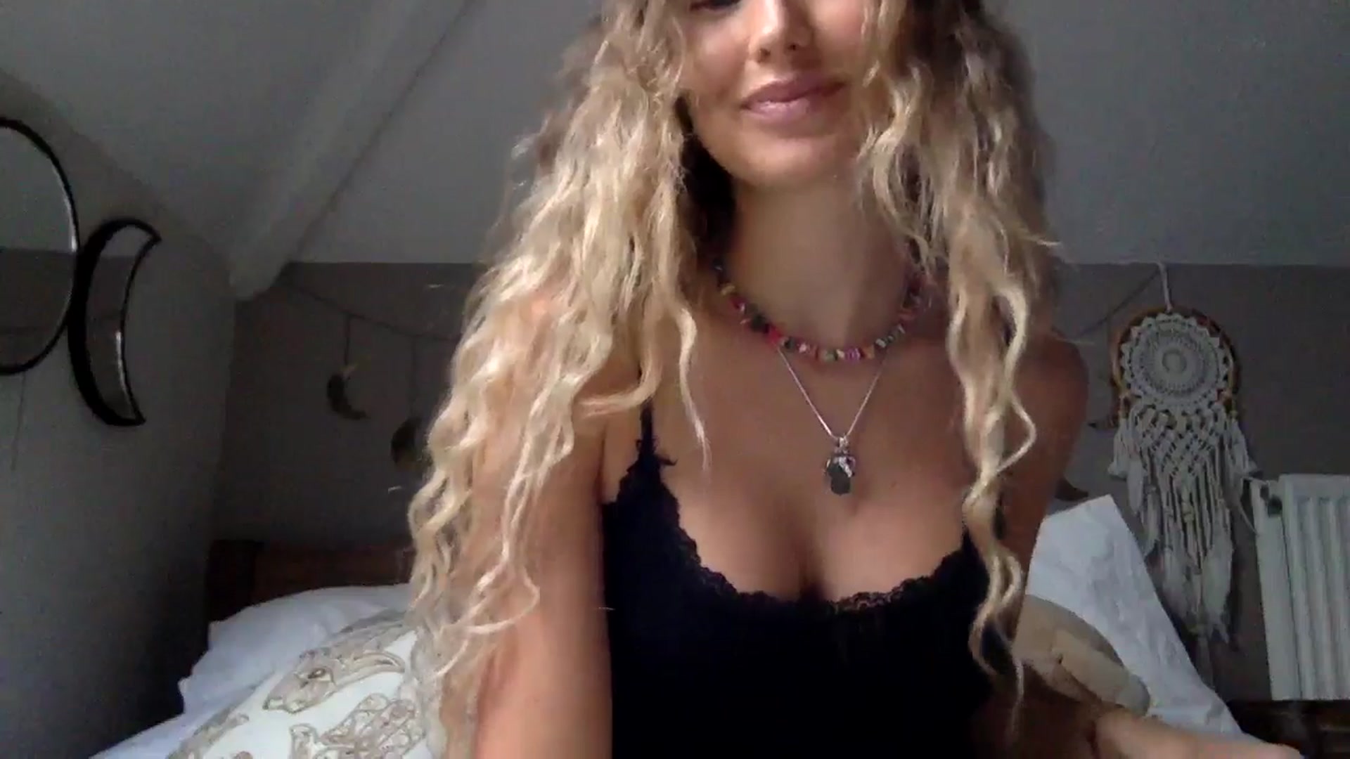 Angeleska video thumbnail