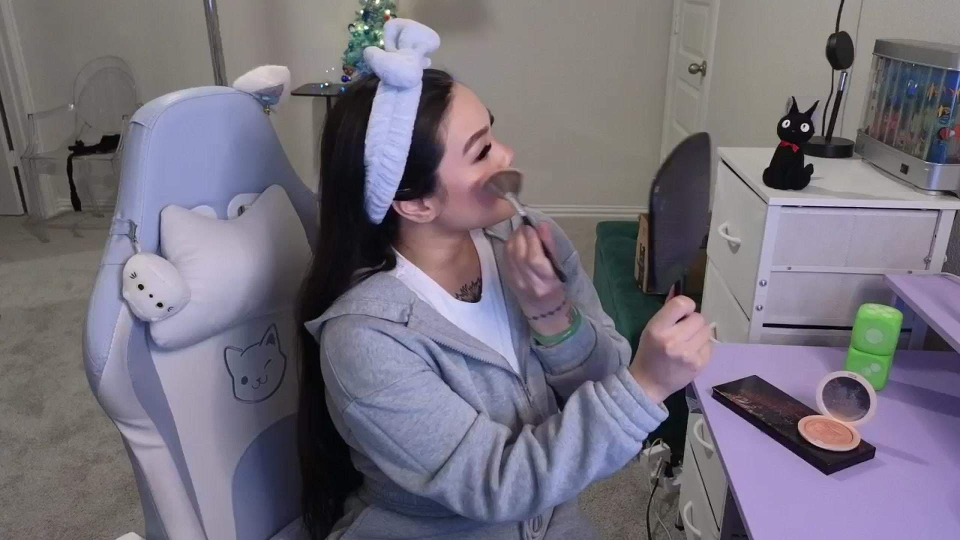 dolllface video thumbnail