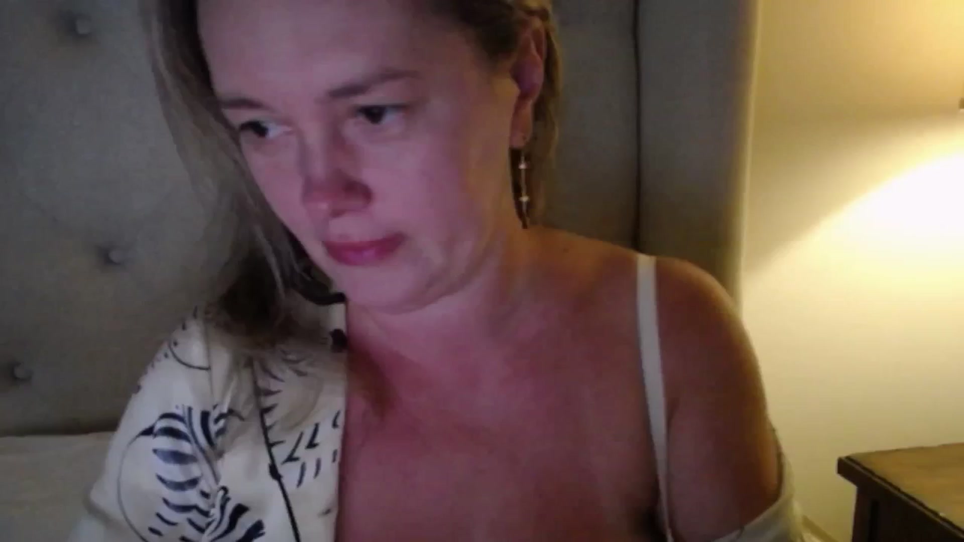 J0llye video thumbnail