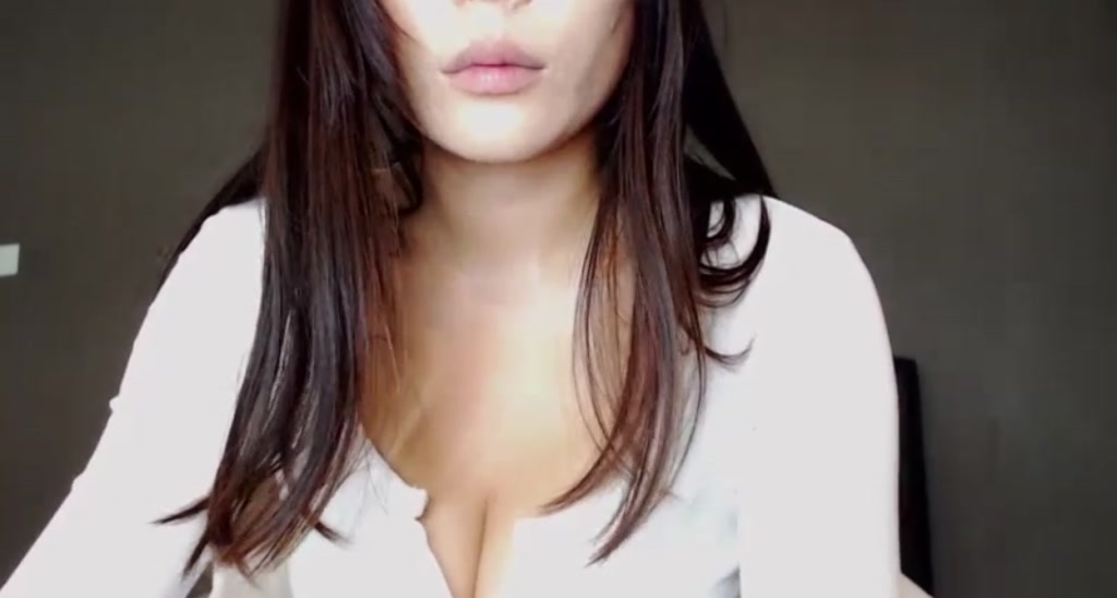 LeenaQ video thumbnail