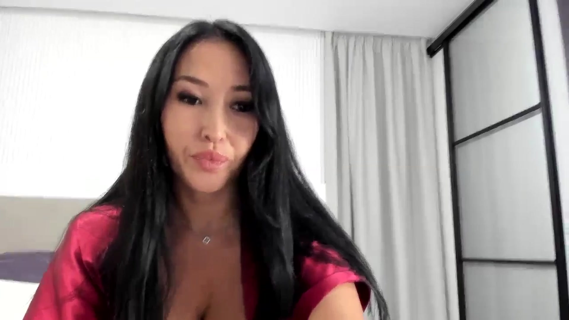 Juicyylips video thumbnail