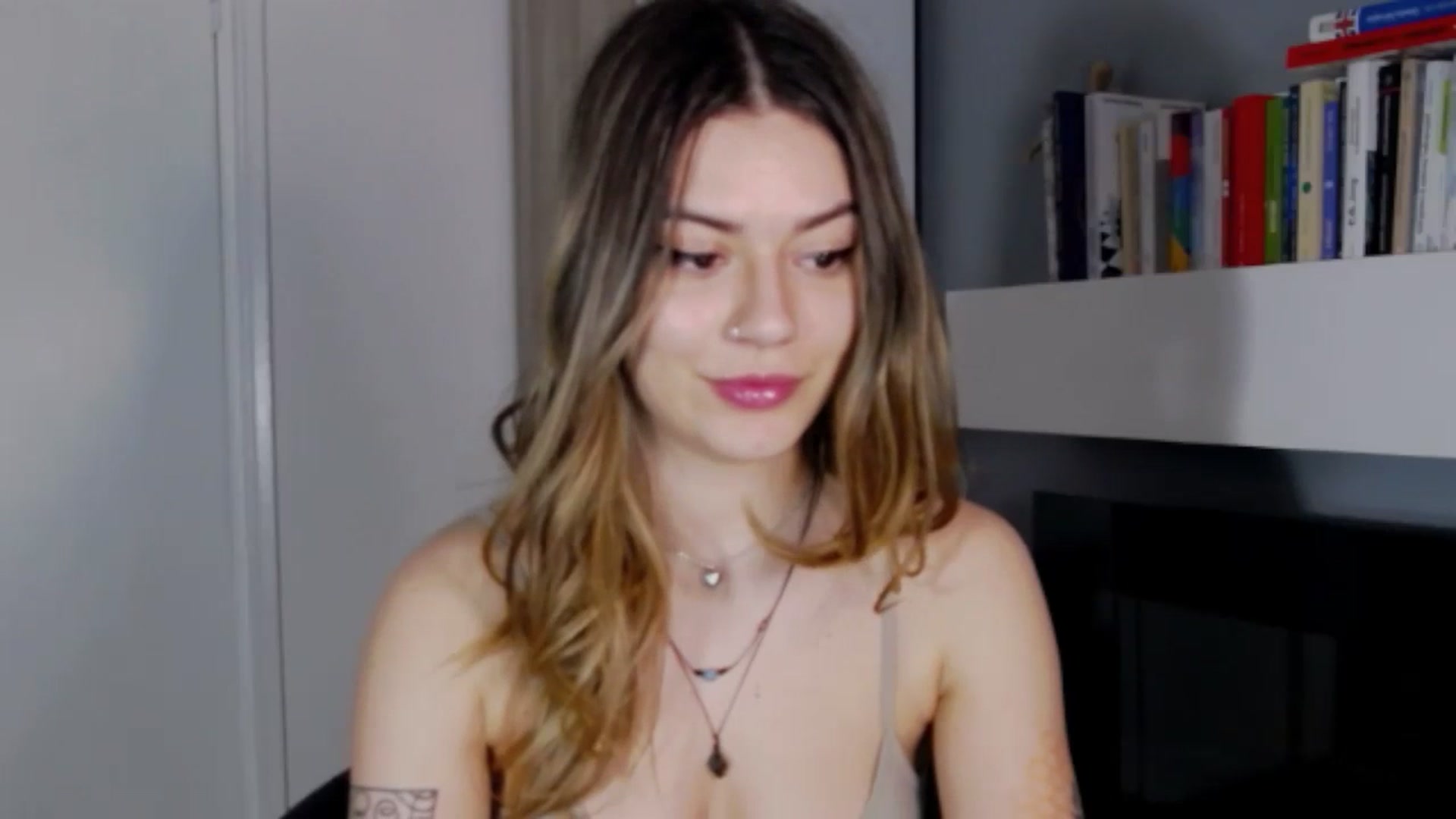 RiriBee video thumbnail