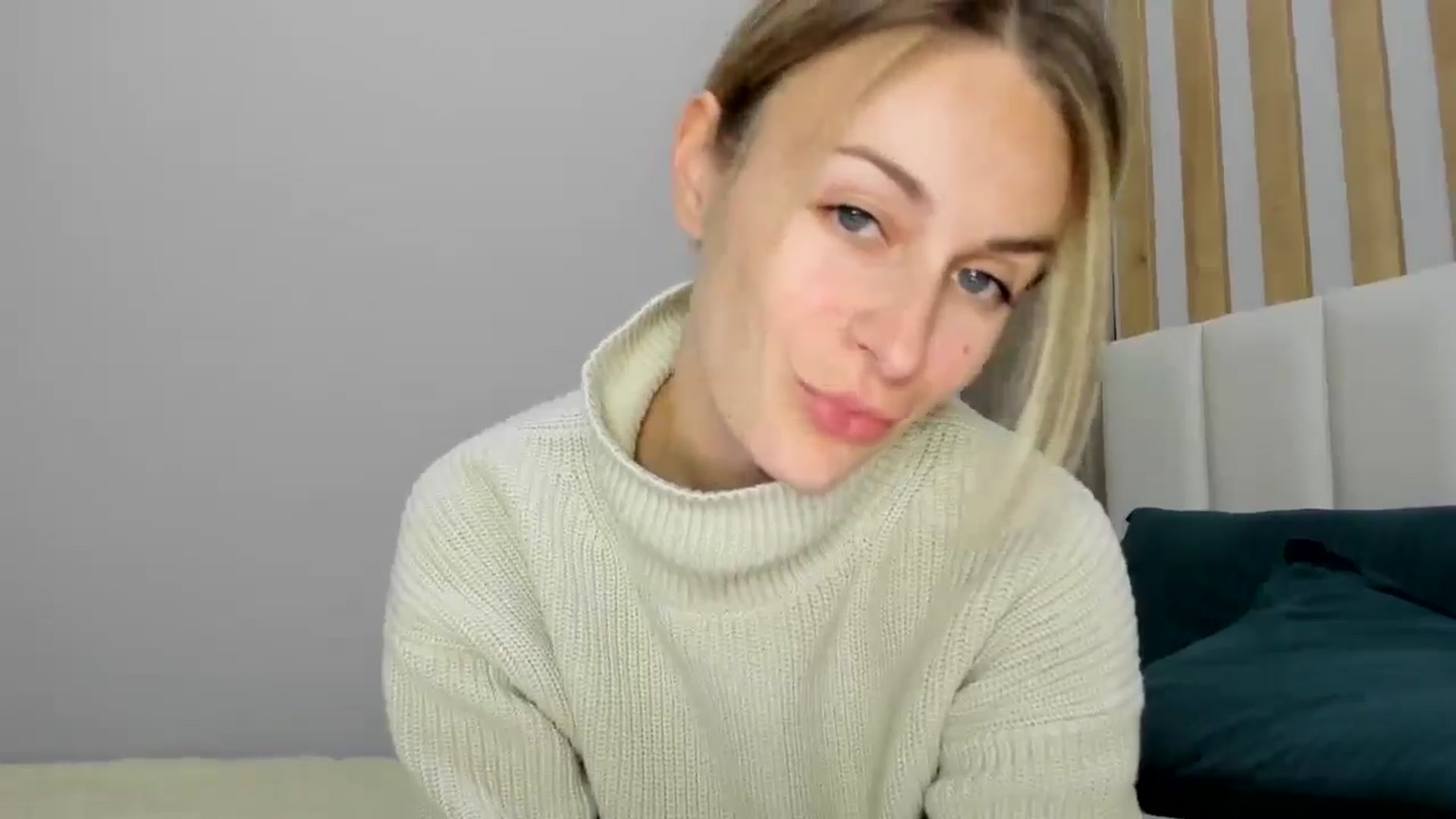 regular_girl video thumbnail