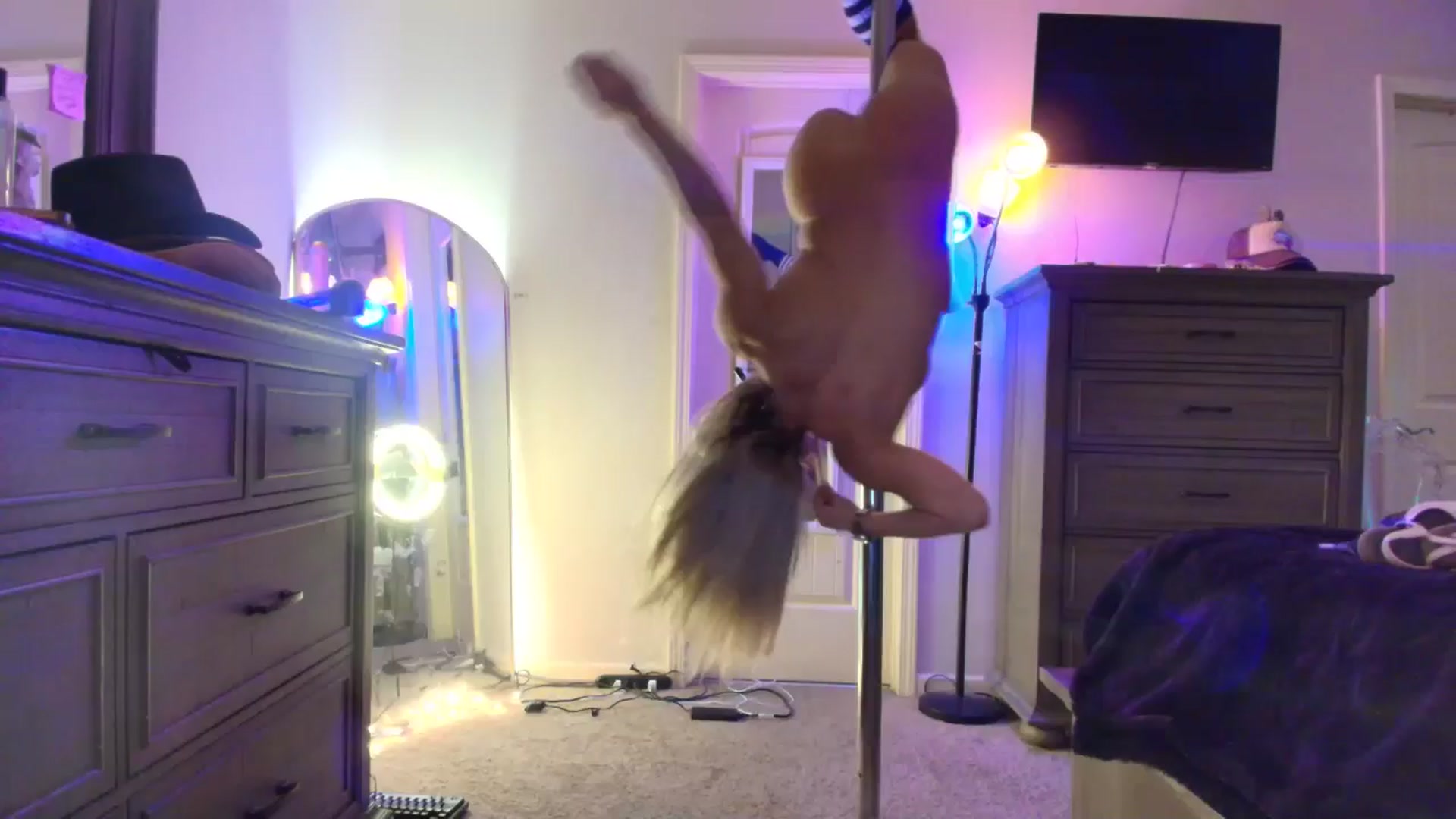 PoleBunnyXxx video thumbnail