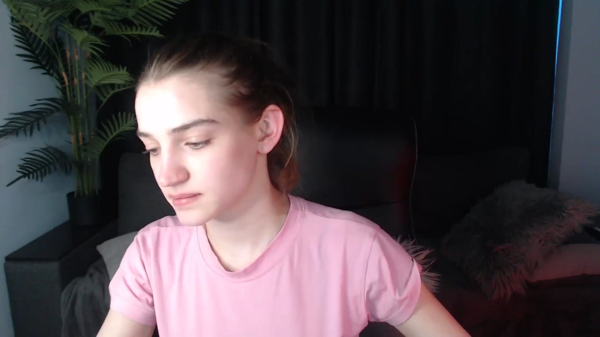 LaraMinx video thumbnail