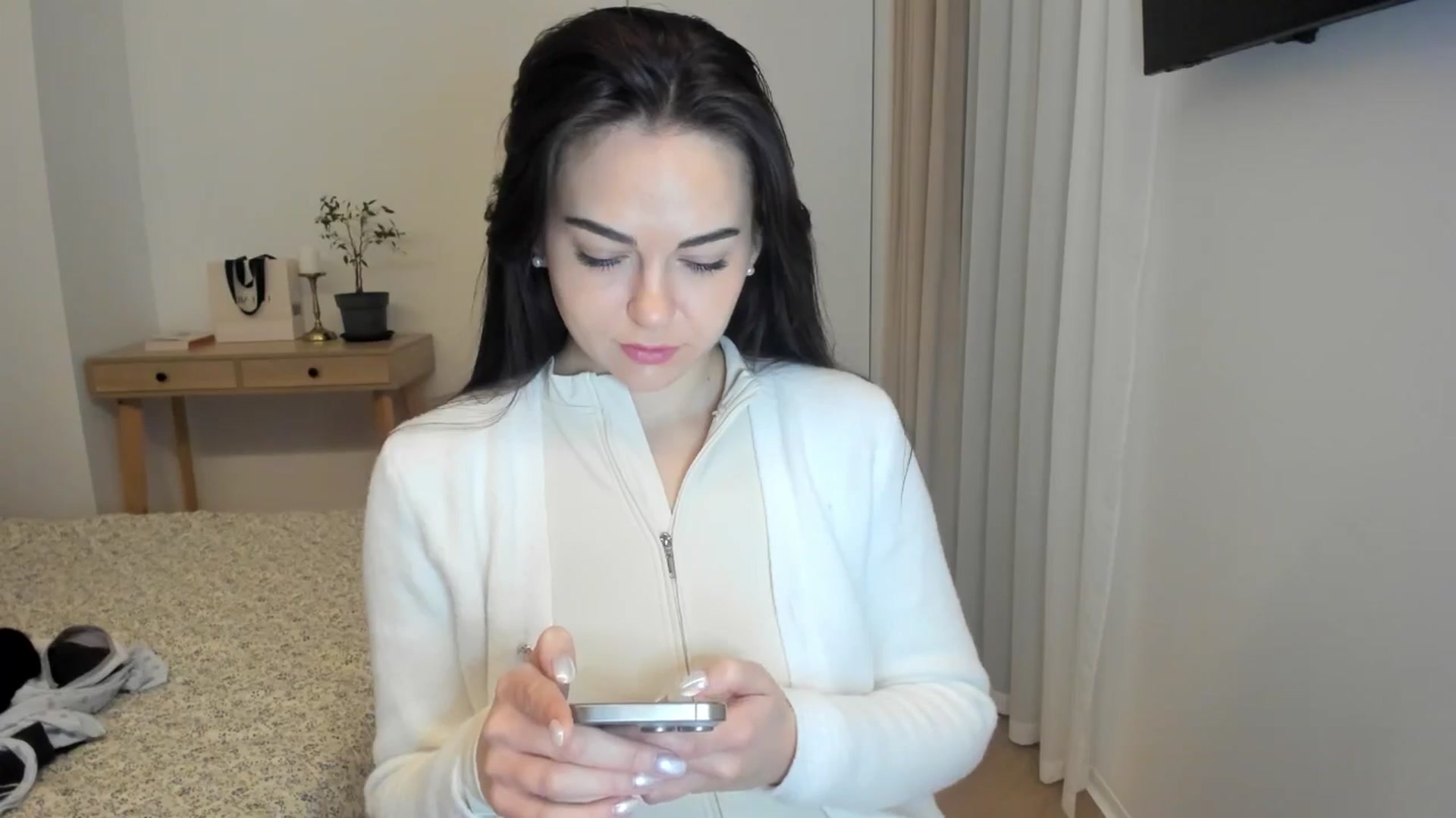BeeTheQueen video thumbnail
