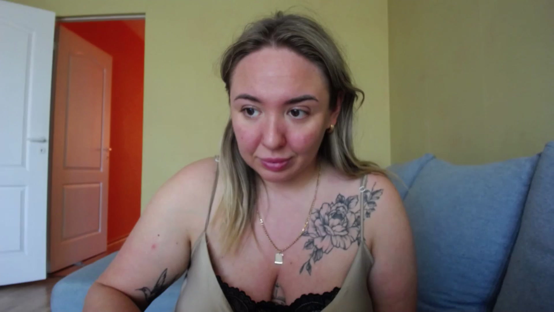 VCutiexx video thumbnail