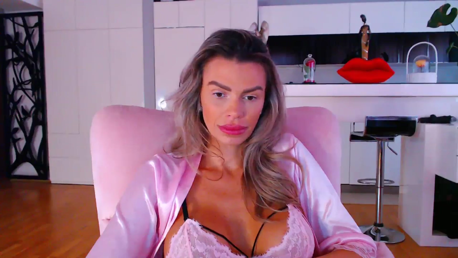 D_y_y video thumbnail