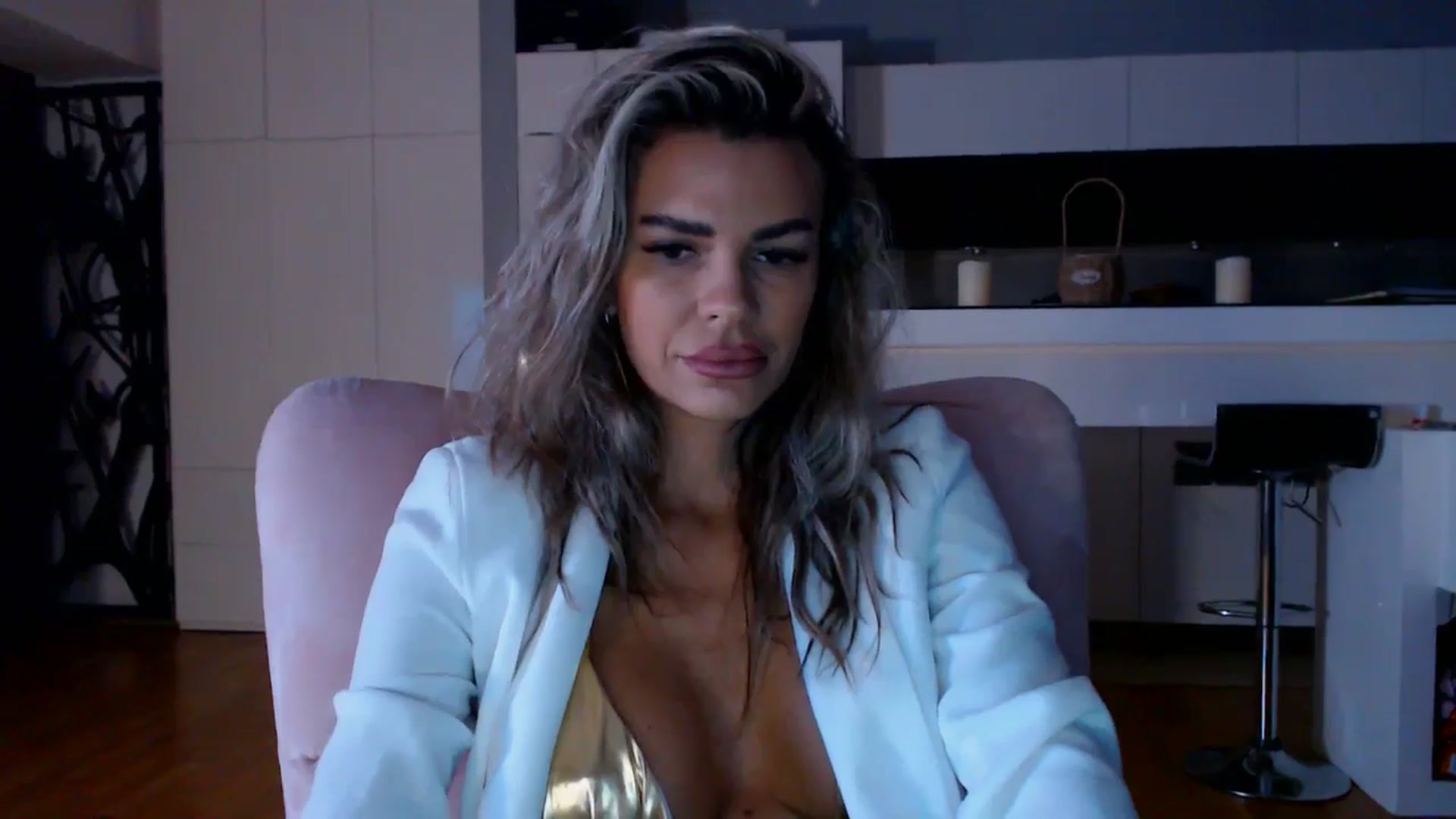 D_y_y video thumbnail