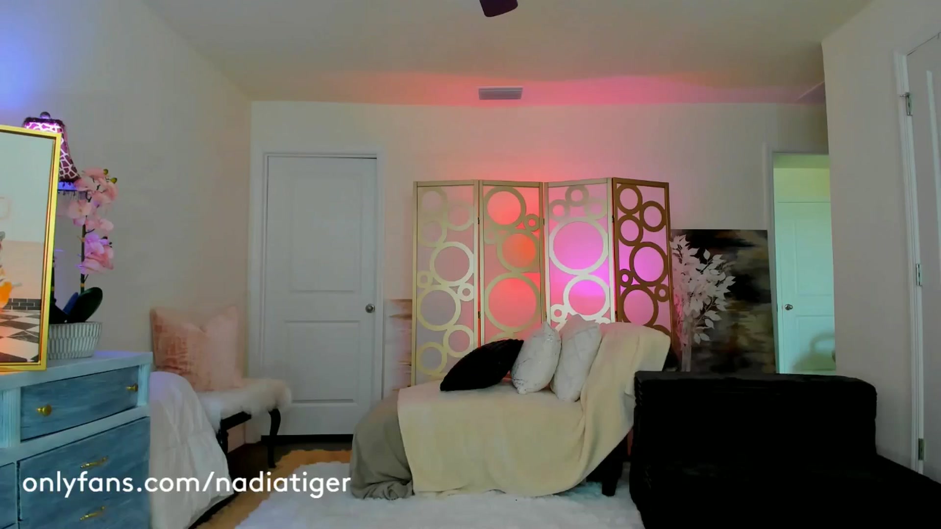 NadiaTiger video thumbnail