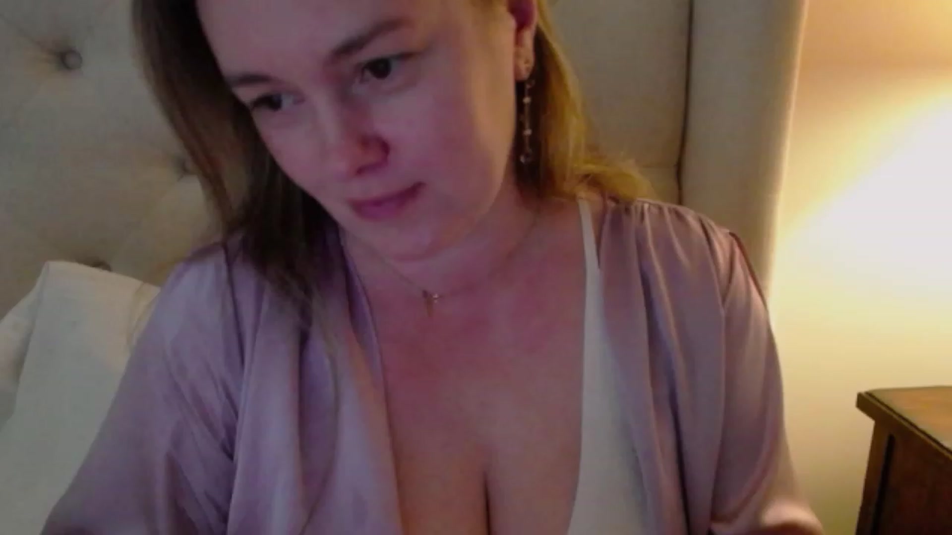 J0llye video thumbnail