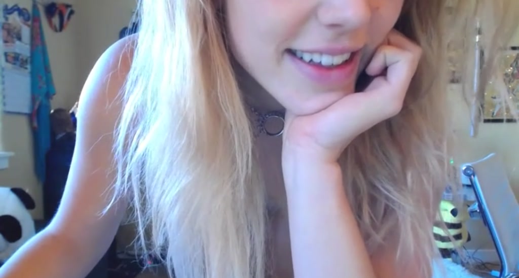 MissMolly video thumbnail