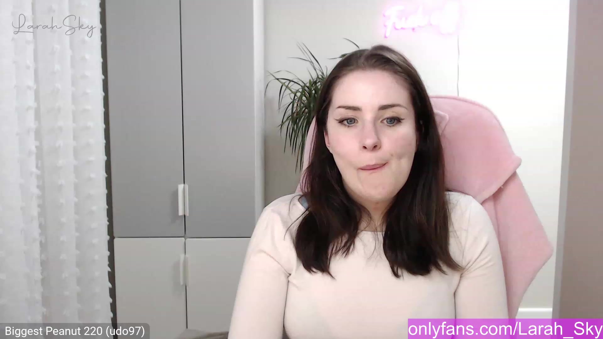 Larah_Sky video thumbnail
