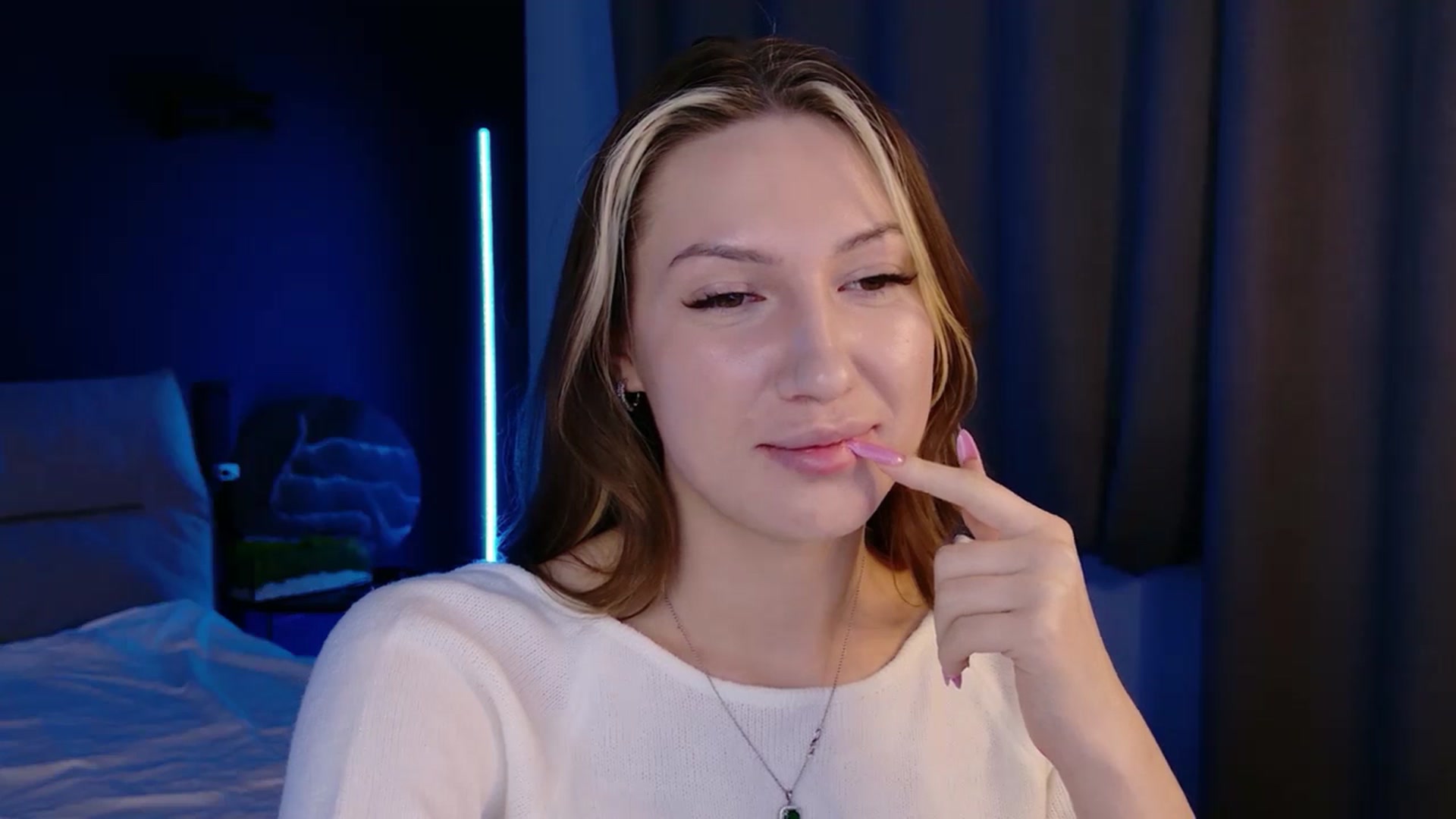 LovelyGin video thumbnail
