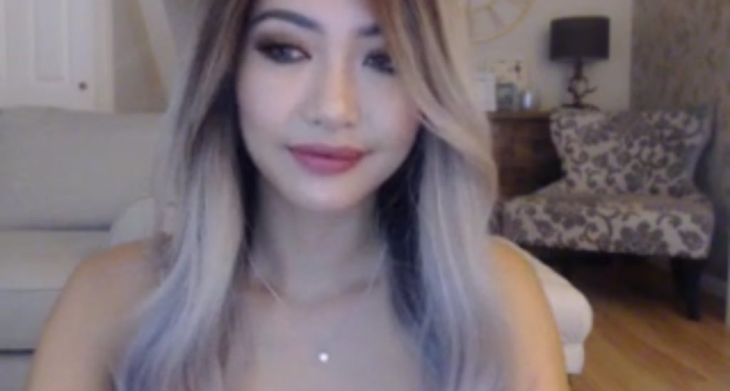 MissReinaT video thumbnail
