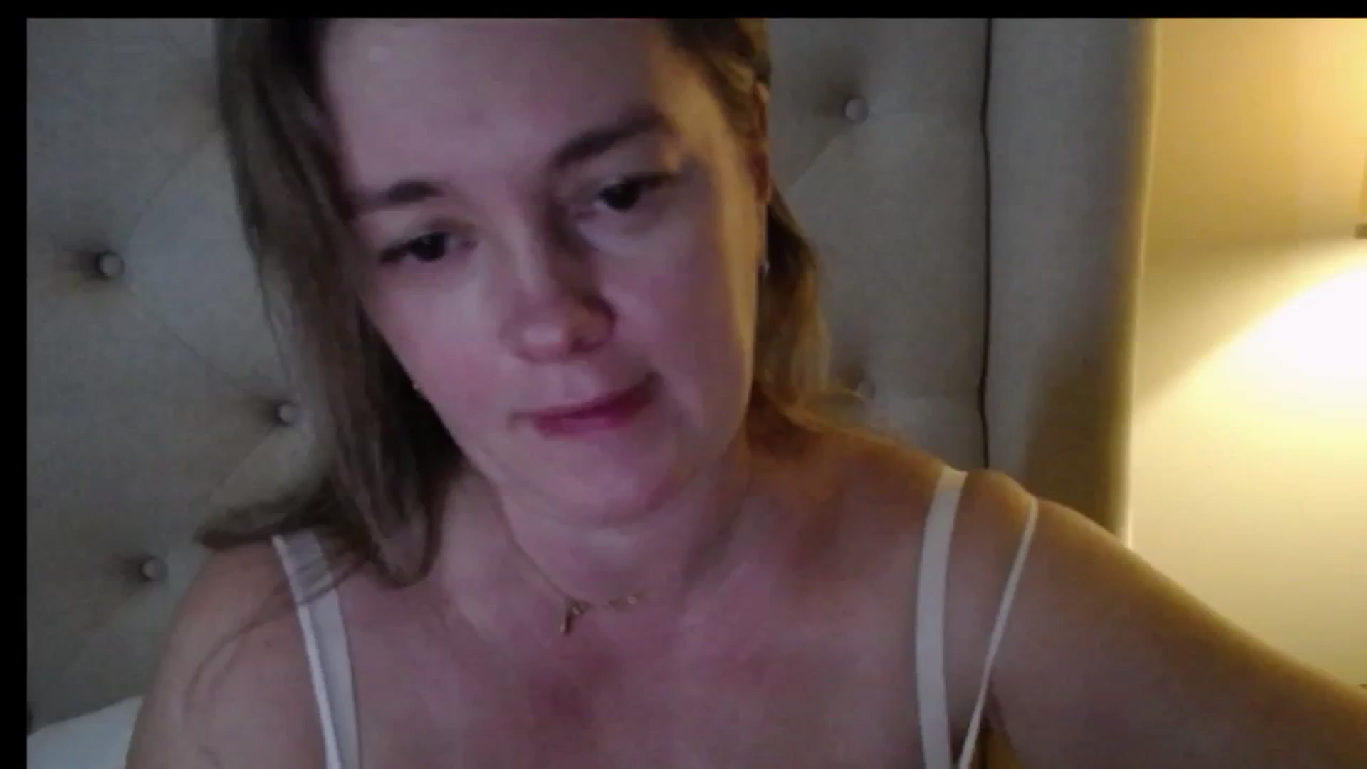 J0llye video thumbnail
