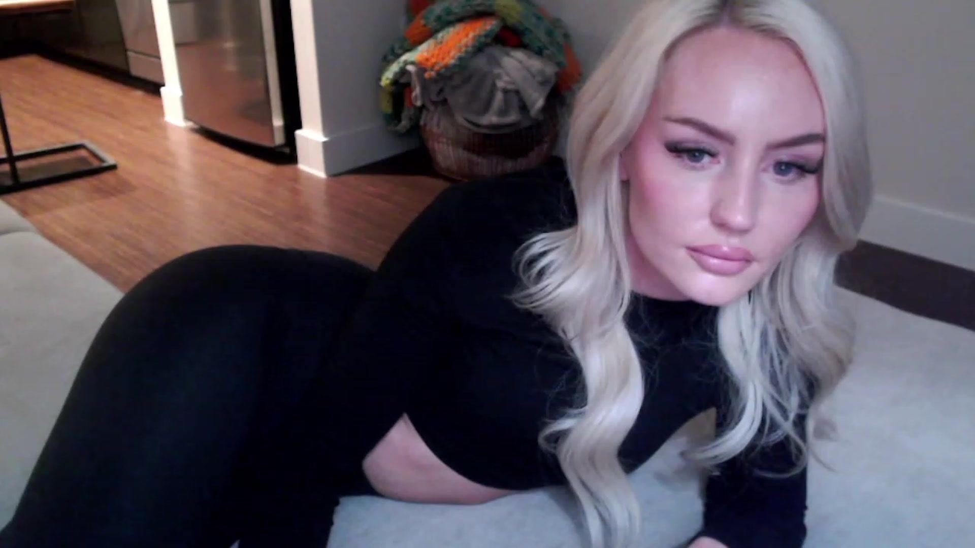 Officialelsa video thumbnail
