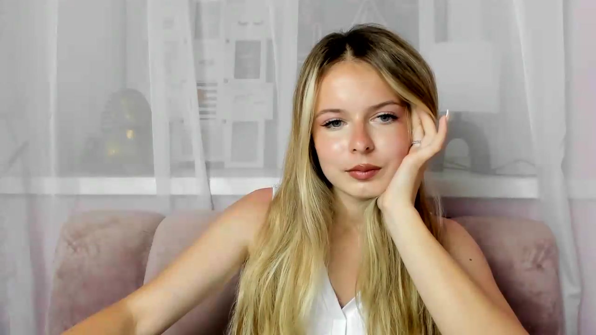 EveliBloo video thumbnail