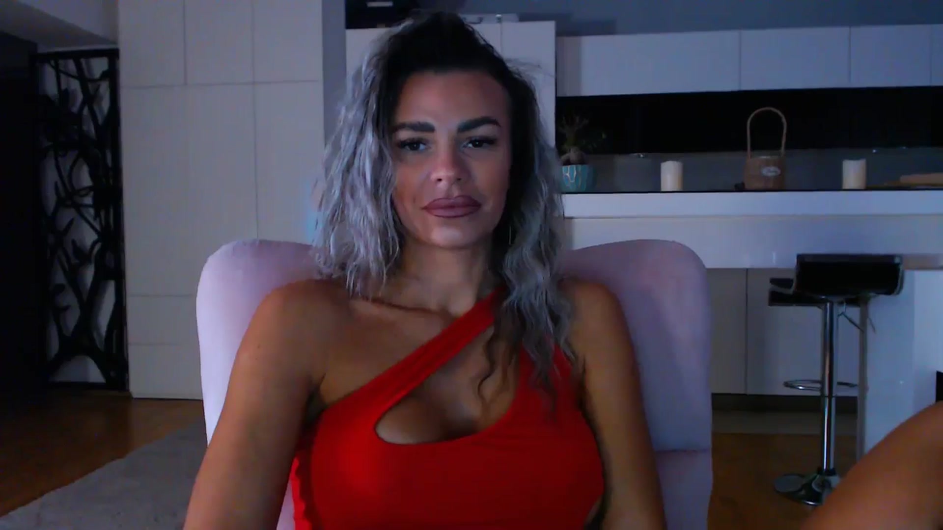 D_y_y video thumbnail