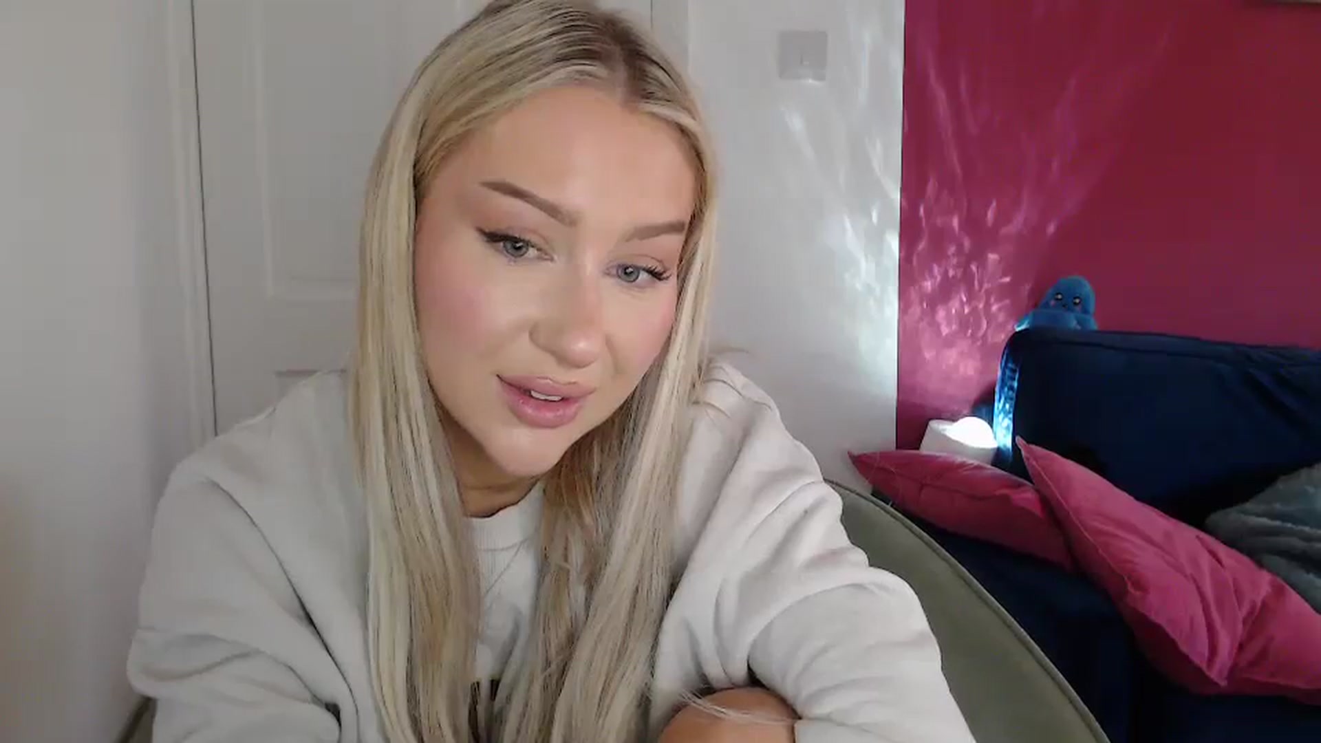 PetiteAvax video thumbnail