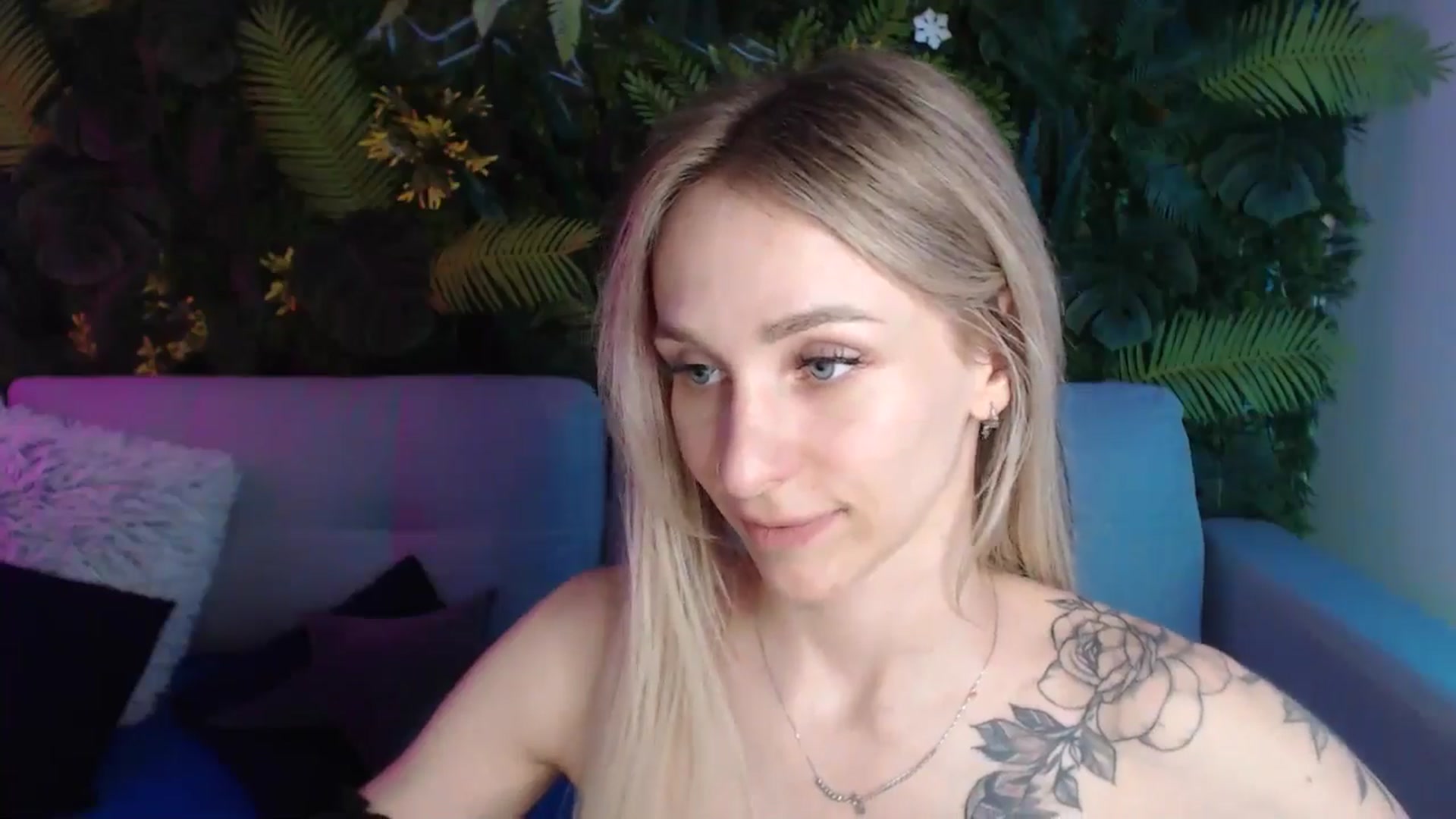 Horny_Blond video thumbnail