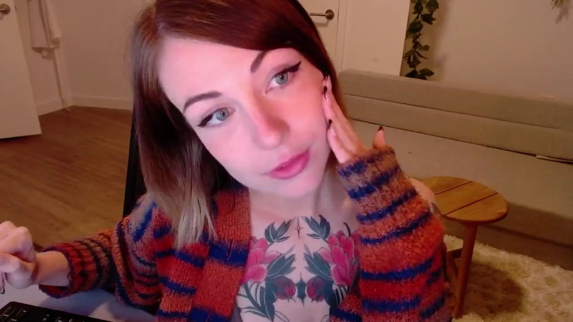 cuteholly video thumbnail